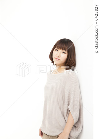 一位年輕女士的畫像 6423827