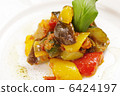 Stir-fry the zucchini and the eggplant 6424197
