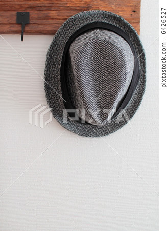 Tweed fedora hanging on the wall - Autumn/winter hat Tweed fedora hanging on the wall - Autumn/winter hat 6426527