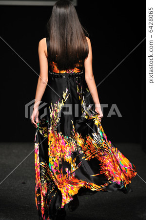 fashion show woman 6428065