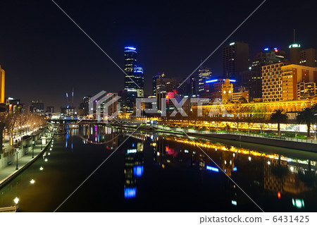 Downtown of Melbourne at night 6431425