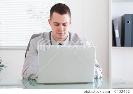 Businessman working on laptop 6432422
