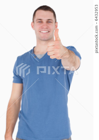 Portrait of a smiling man with the thumb up 6432953