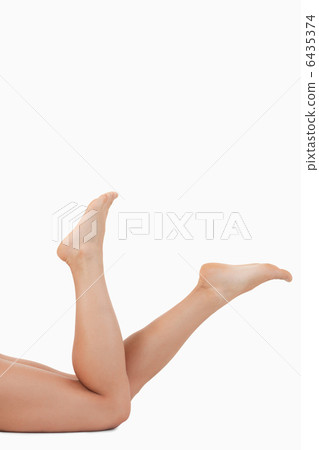 Portrait feminine legs 6435374