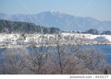 Mountains and rivers in winter Mountains and rivers in winter 6438177