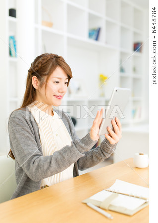 一個女人在學習 6438784