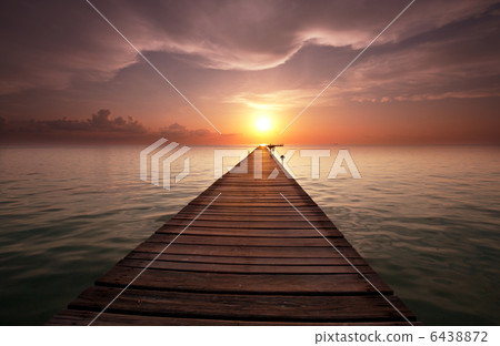 Boardwalk on the beach 6438872