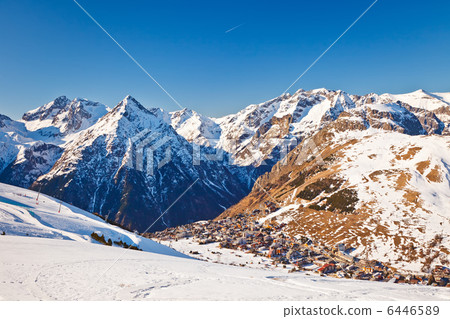 Ski resort in French Alps 6446589
