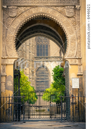 Gate to La Giralda in Sevilla 6446621