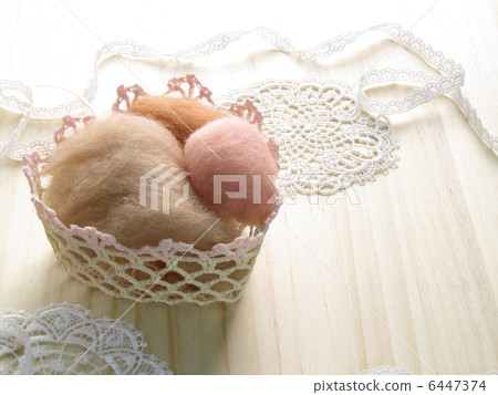 Wool in a basket [wool felt (needle felt)] 6447374