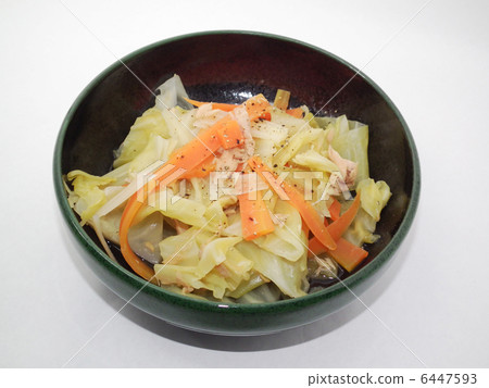 Tuna cabbage soups 6447593