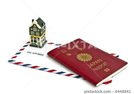 護照和航空郵件信封 6448841