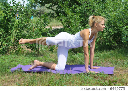 The girl involved in fitness in the village 6449775