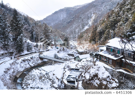 Winter scene of Jigokudani Winter scene of Jigokudani 6451306