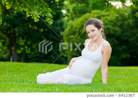 Beautiful pregnant woman in the park 6452367