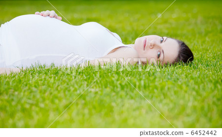 Beautiful pregnant woman in the park 6452442