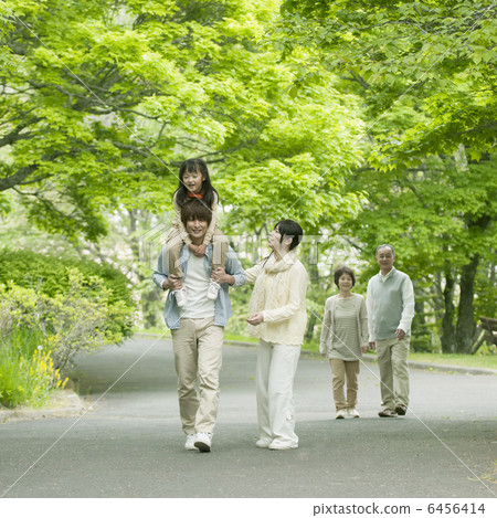 Three generation family walking in fresh green 6456414