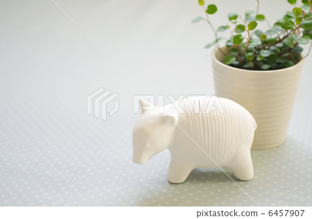 Ornamental plants and figurines 6457907