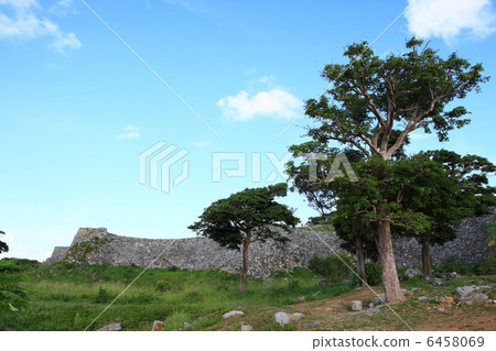 Immediately before the entrance to Nakijin castle Immediately before the entrance to Nakijin castle 6458069
