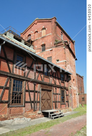 半達紅座大廈 6458910