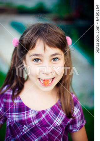 Artistic lifestyle photo of cute little girl outdoor at summer p 6460164