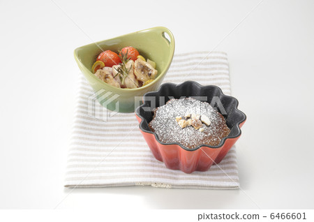 與雞和蕃茄的烤雞與gatah chocolat 6466601