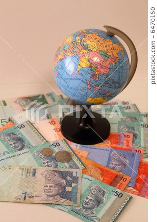 The globe and foreign currency 6470150