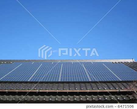 太陽電池板有藍天背景 6471506