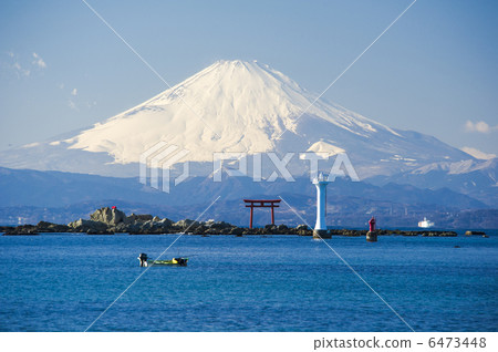 Fuji, Torii and Mitsuki fishing Fuji, Torii and Mitsuki fishing 6473448