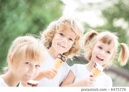 Children eating ice-cream Children eating ice-cream 6475776