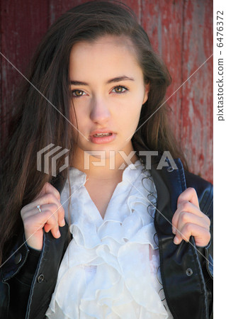 Foreign women's portrait Foreign women's portrait 6476372