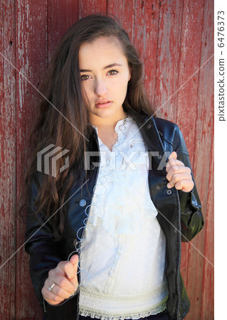 Foreign women's portrait Foreign women's portrait 6476373