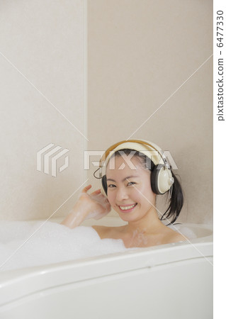 Music in the bath 6477330