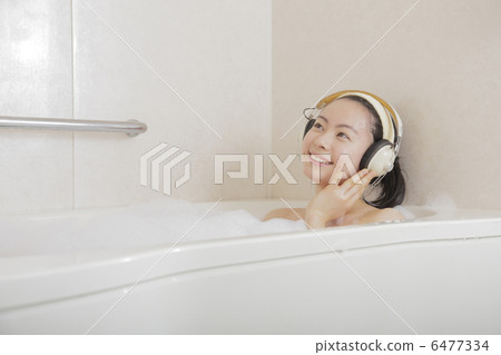 Music in the bath Music in the bath 6477334
