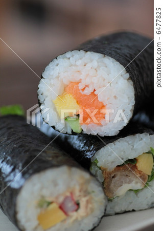 Medium-thick roll with various ingredients - Norimaki 6477825