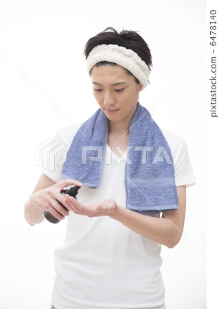 A young man who performs a face care 6478140