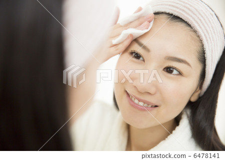 Young lady to skin care 6478141