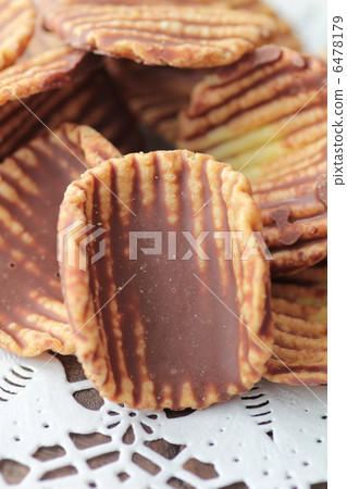 Chocolate Potato Chips Potato Chips Chocolate Chocolate Potato Chips Potato Chips Chocolate 6478179