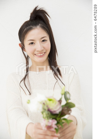 有花的一個少婦 6478289