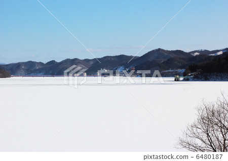 Winter Gosho lake and Tsunagi Onsen 6480187