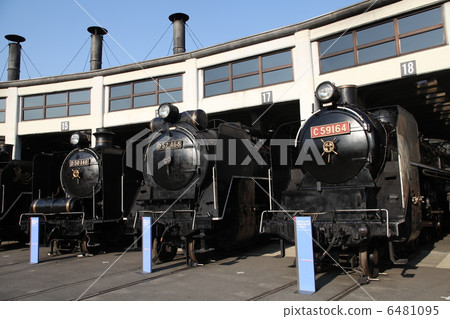 steam locomotive  6481095