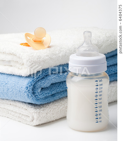 Baby: bottle and pacifier 6484375