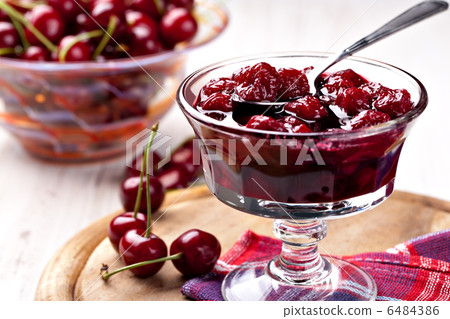 bowl of cherry jam 6484386