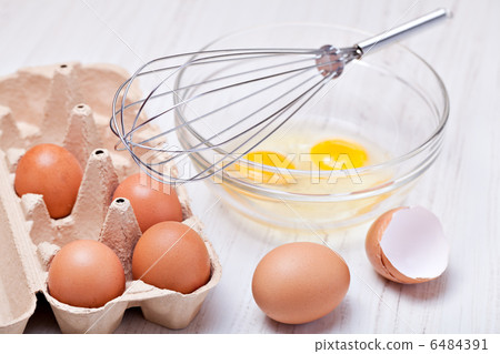 Wire whisk and eggs Wire whisk and eggs 6484391