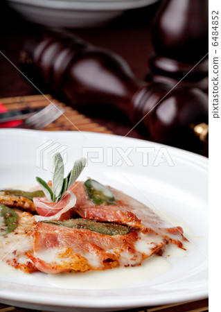 saltimbocca (Salt im bocca) saltimbocca (Salt im bocca) 6484852