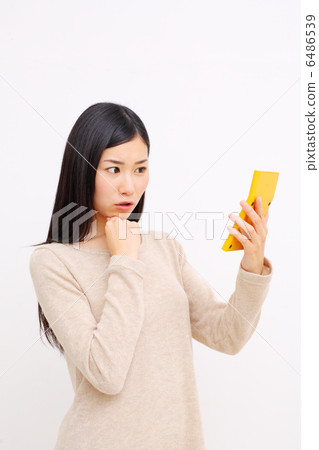 有計算器的婦女 6486539