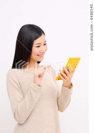 有計算器的婦女 有計算器的婦女 6486540