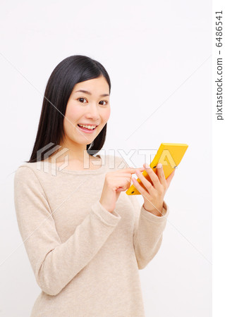有計算器的婦女 有計算器的婦女 6486541