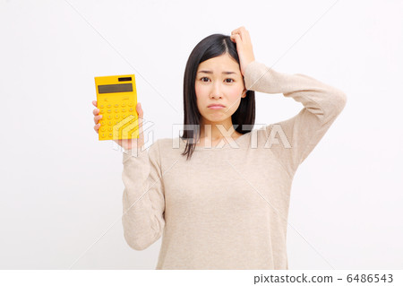 有計算器的婦女 有計算器的婦女 6486543