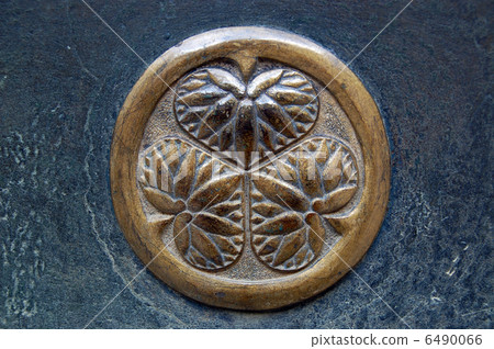 Aya Shrine Tokugawa family's crest 6490066